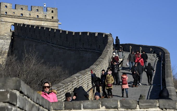 周六起八达岭长城滚天沟停车场取消 游客可乘接驳车进入景区[墙根网]